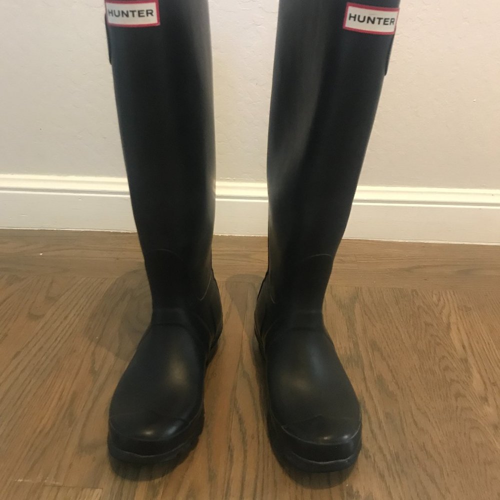HUNTER Original Tall Matte Black Rain Boots _ Women's Size 5 BUNDLE w boot socks